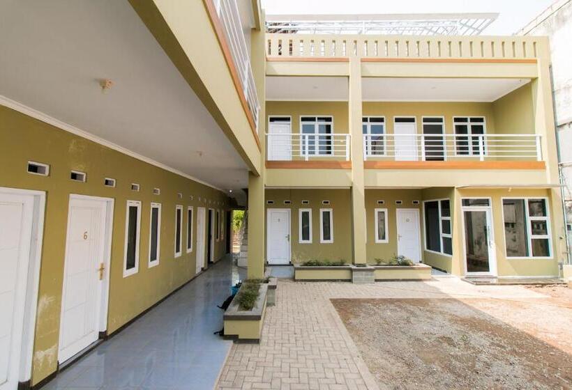 בית מלון כפרי Oyo 1078 Fakhira Residence