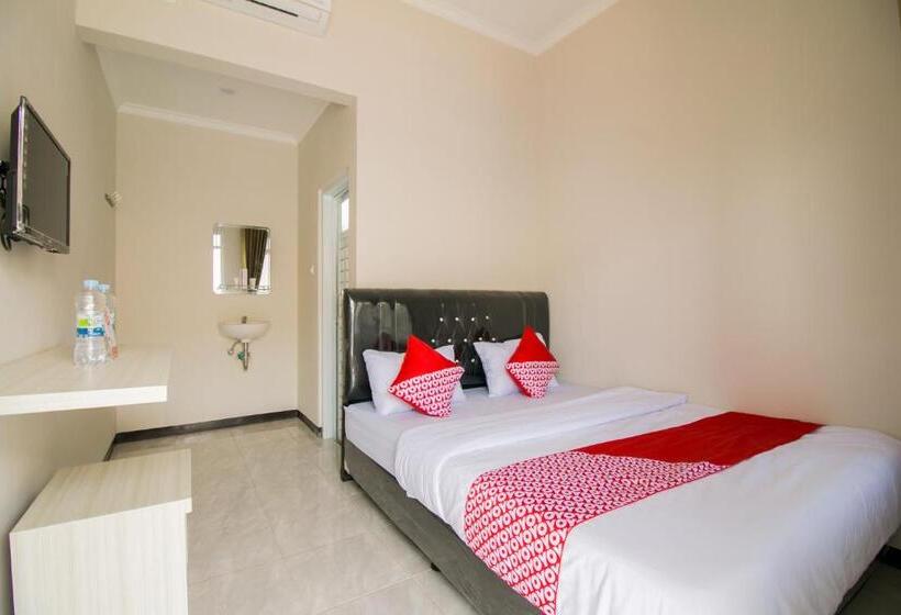 בית מלון כפרי Oyo 1078 Fakhira Residence