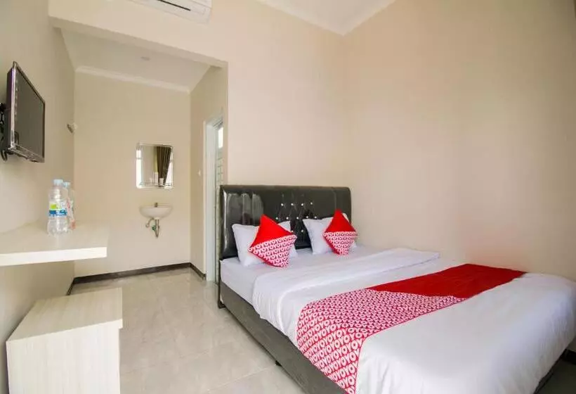 Hotelli Oyo 1078 Fakhira Residence