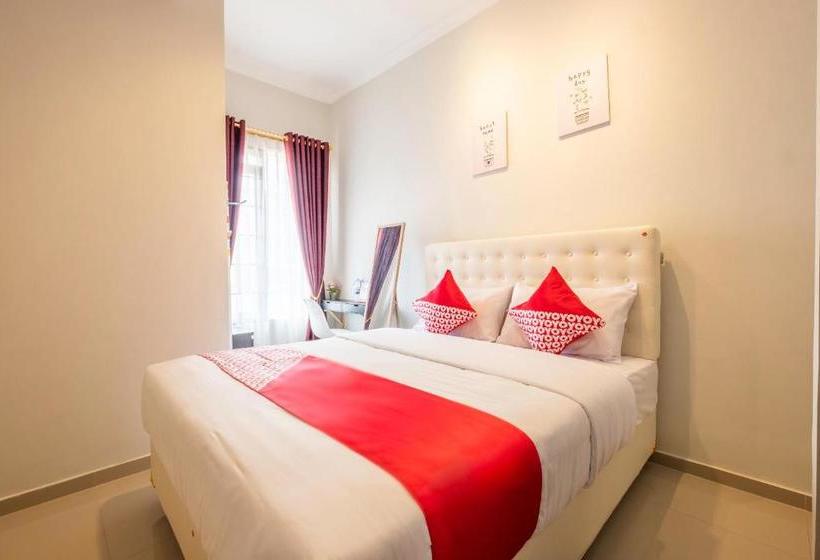 בית מלון כפרי Oyo 1504 Alana Gardenia Syariah