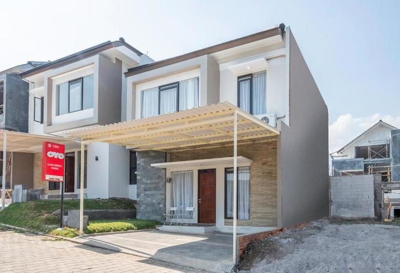 בית מלון כפרי Oyo 1504 Alana Gardenia Syariah