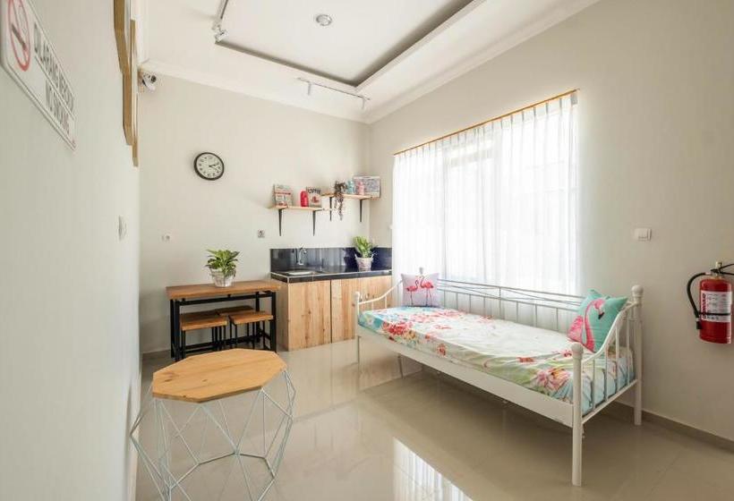 בית מלון כפרי Oyo 1504 Alana Gardenia Syariah