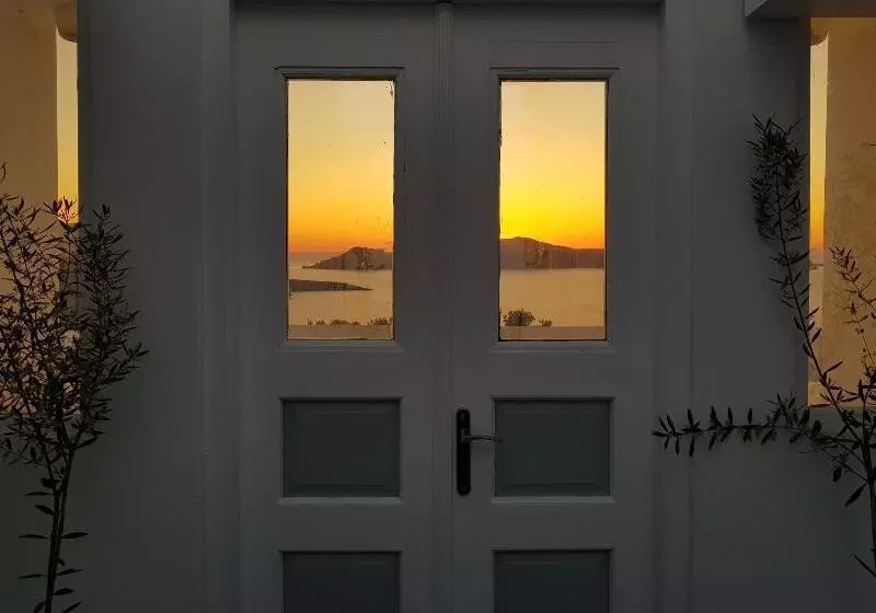 پانسیون Iriana Suites
