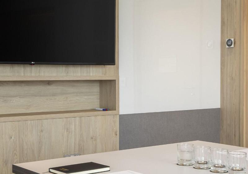 ホテル Courtyard By Marriott Inverness Airport