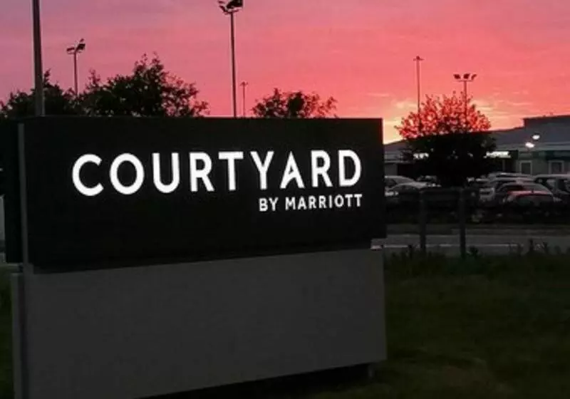 ホテル Courtyard By Marriott Inverness Airport