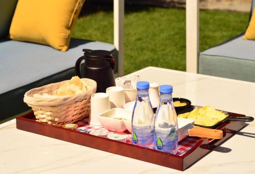 فندق Golden White