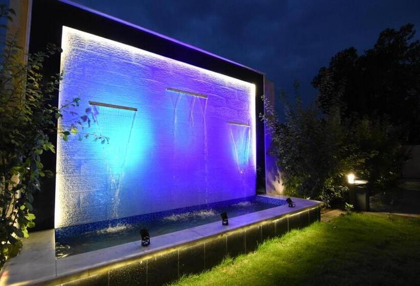 فندق Golden White