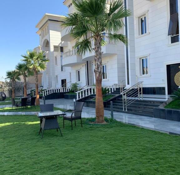 فندق Golden White