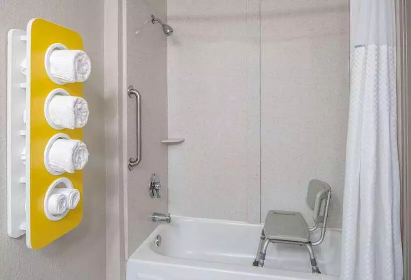 בית מלון כפרי Spark By Hilton Atlanta Cumberland Ballpark