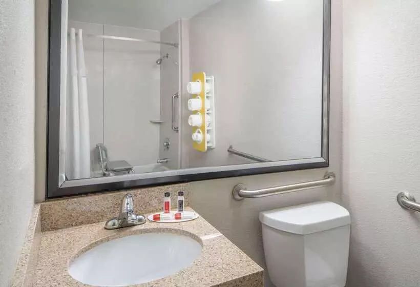 בית מלון כפרי Spark By Hilton Atlanta Cumberland Ballpark