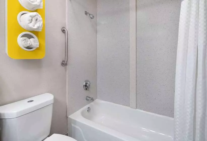 בית מלון כפרי Spark By Hilton Atlanta Cumberland Ballpark