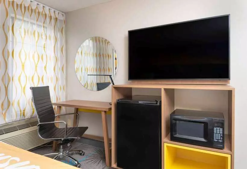 בית מלון כפרי Spark By Hilton Atlanta Cumberland Ballpark