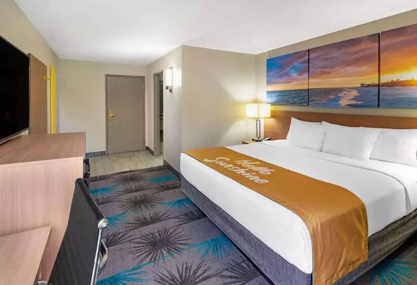 בית מלון כפרי Spark By Hilton Atlanta Cumberland Ballpark