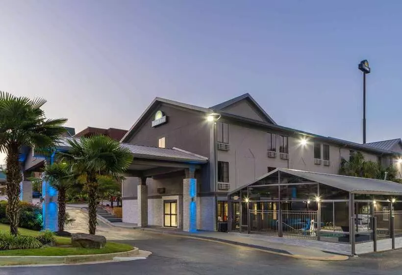 בית מלון כפרי Spark By Hilton Atlanta Cumberland Ballpark