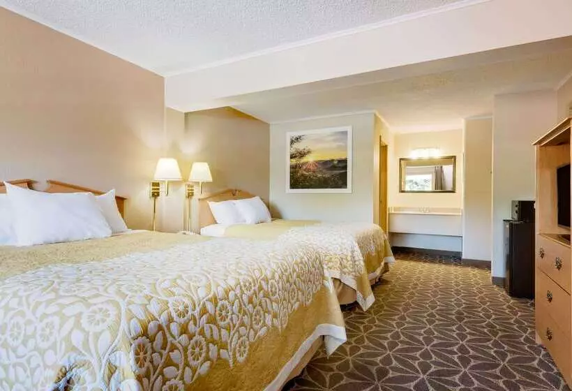 Отель Days Inn By Wyndham Fairmont