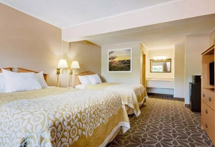 Отель Days Inn By Wyndham Fairmont