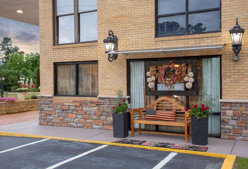 فندق Days Inn By Wyndham Lake City