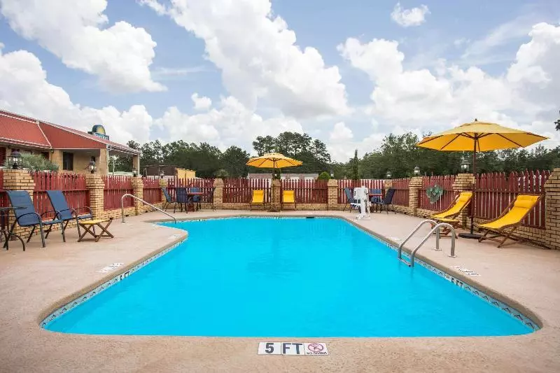 בית מלון כפרי Days Inn By Wyndham Lake City