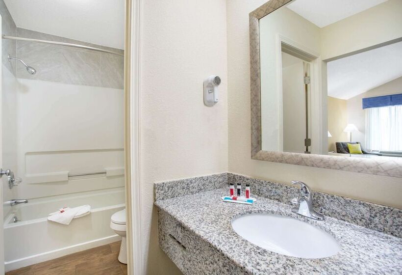 فندق Days Inn By Wyndham Lake City