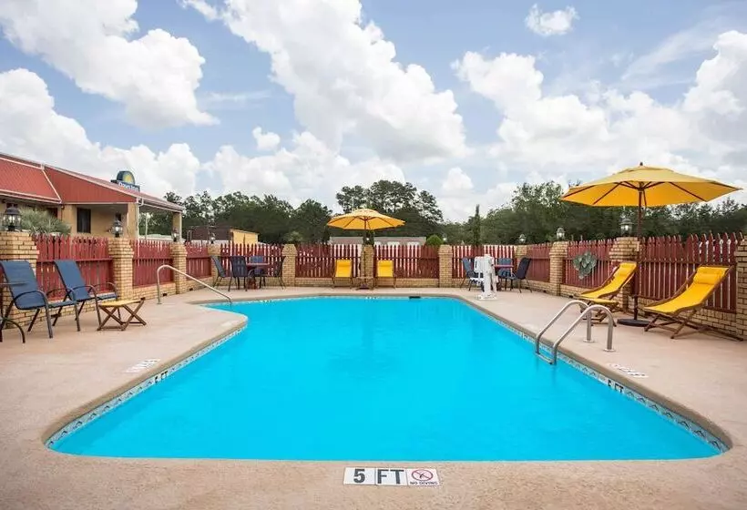 בית מלון כפרי Days Inn By Wyndham Lake City