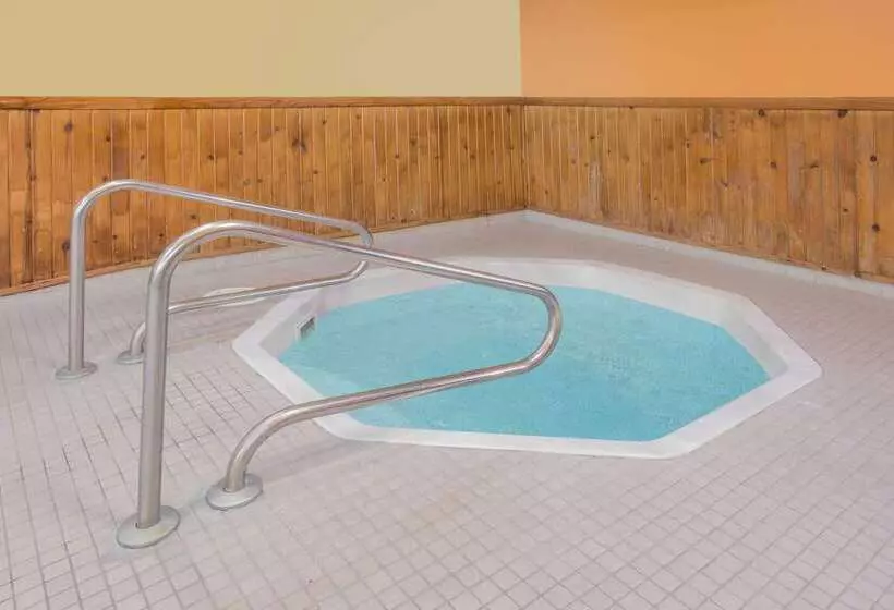 هتل Days Inn By Wyndham Portage