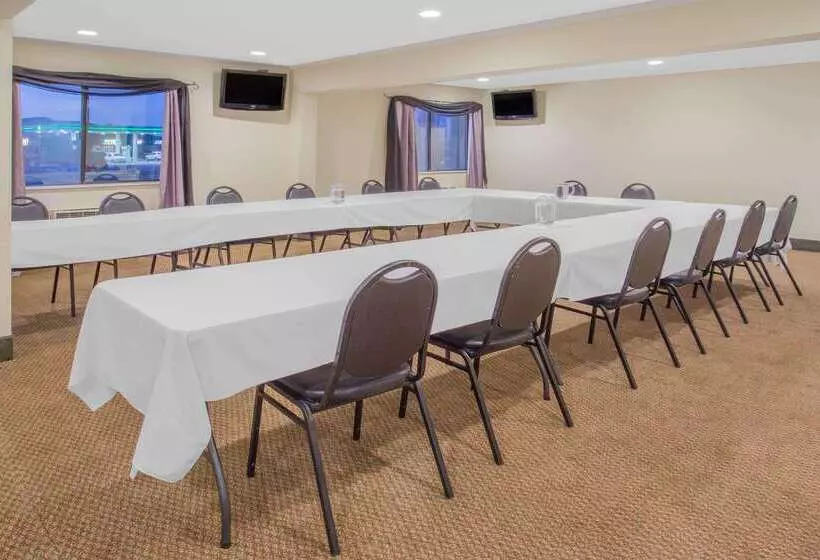 هتل Days Inn By Wyndham Portage