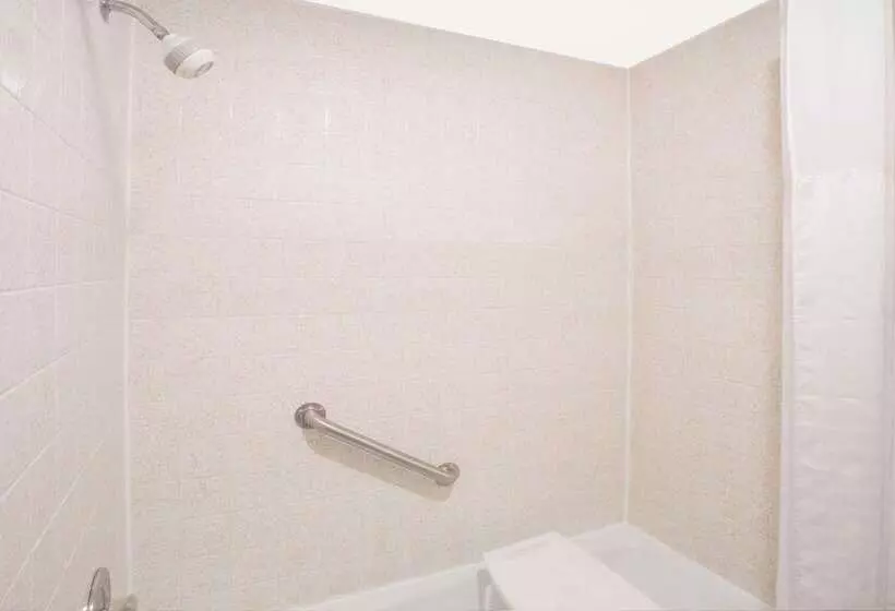 هتل Days Inn By Wyndham Portage