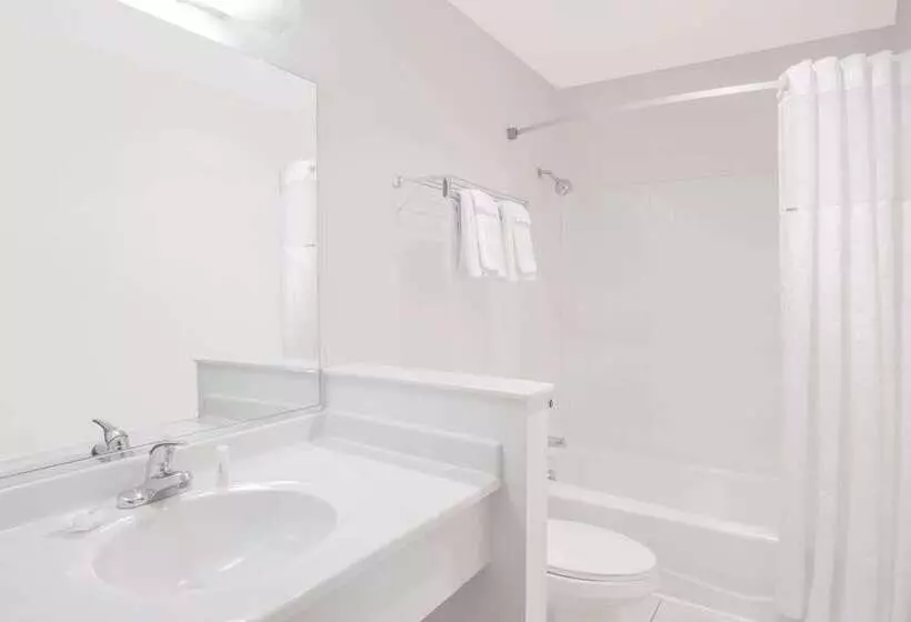 هتل Days Inn By Wyndham Portage