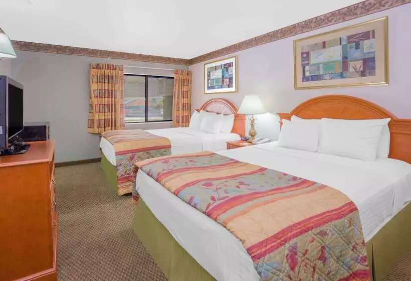 هتل Days Inn By Wyndham Portage