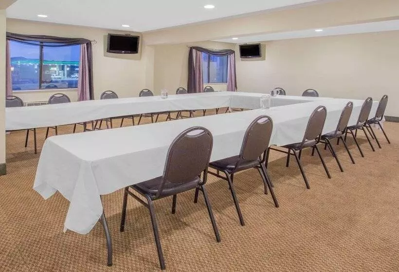 هتل Days Inn By Wyndham Portage