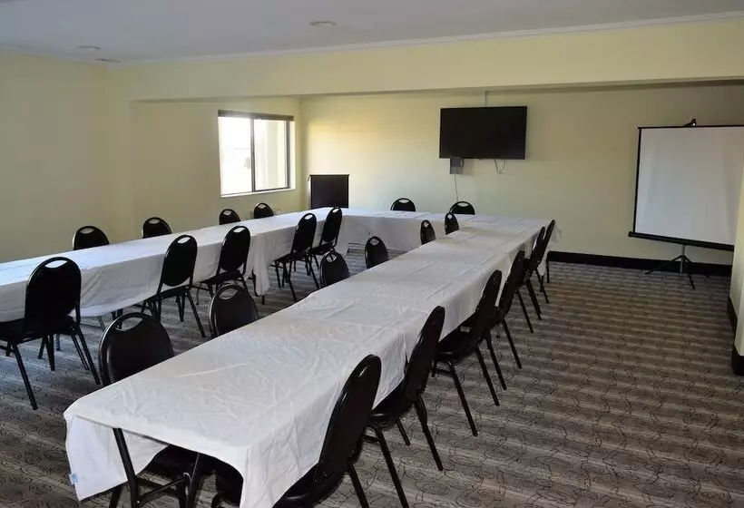 هتل Days Inn By Wyndham Portage