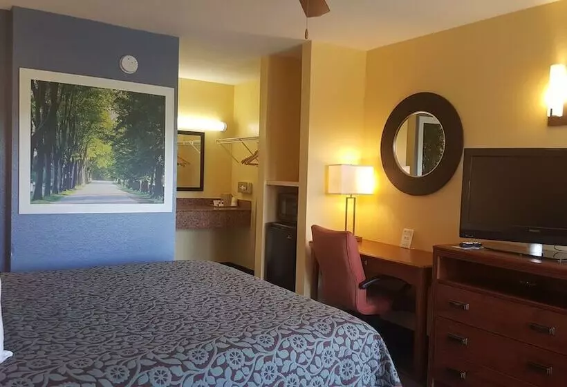 Отель Days Inn By Wyndham Trenton