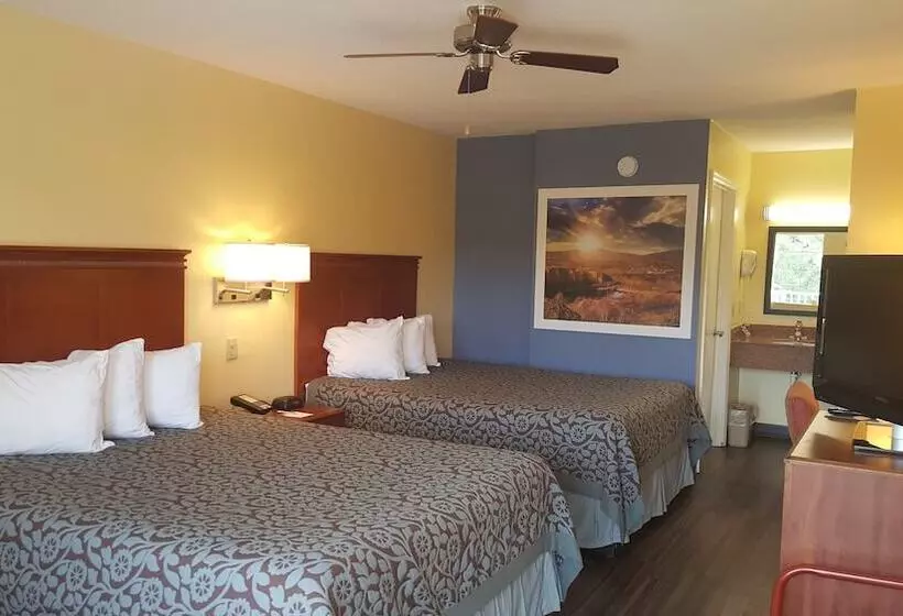 Отель Days Inn By Wyndham Trenton