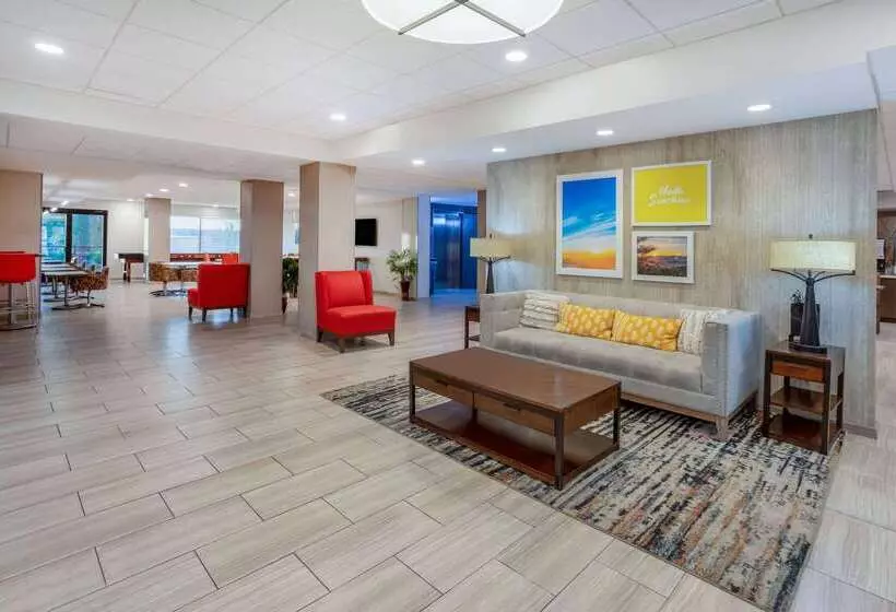 هتل Days Inn & Suites By Wyndham Denver International Airport