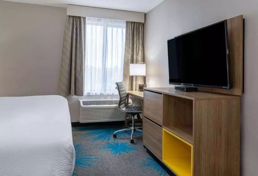 هتل Days Inn & Suites By Wyndham Denver International Airport