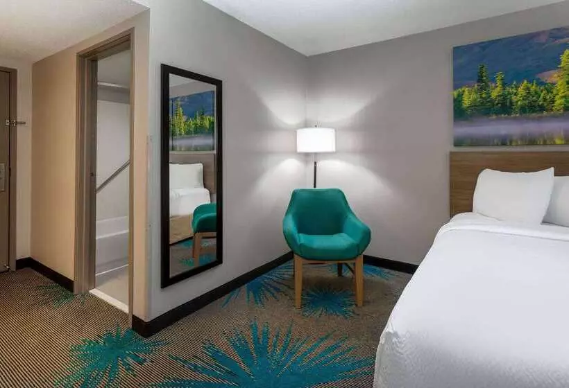 هتل Days Inn & Suites By Wyndham Denver International Airport