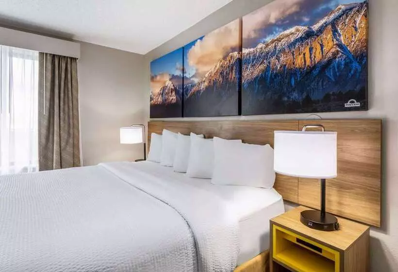 هتل Days Inn & Suites By Wyndham Denver International Airport
