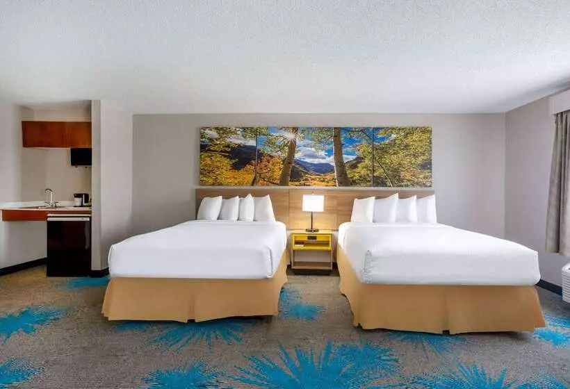 هتل Days Inn & Suites By Wyndham Denver International Airport