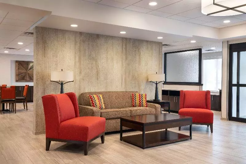 هتل Days Inn & Suites By Wyndham Denver International Airport