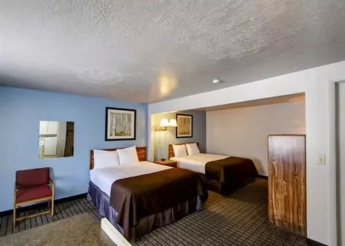 Отель Econo Lodge Inn & Suites