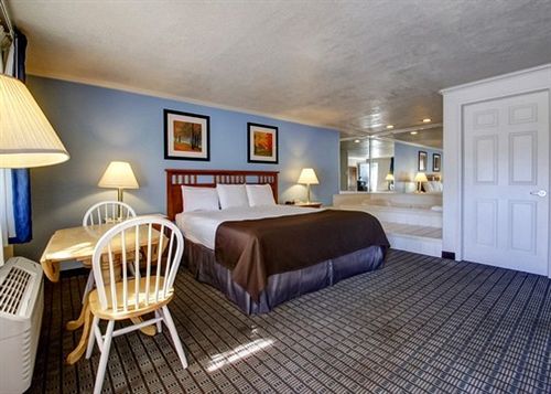 酒店 Econo Lodge Inn & Suites