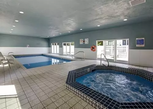 Отель Econo Lodge Inn & Suites