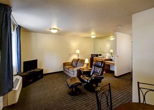 酒店 Econo Lodge Inn & Suites