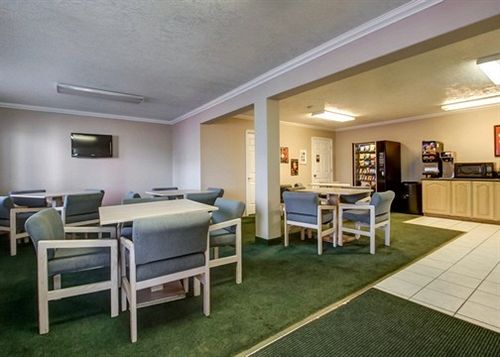 酒店 Econo Lodge Inn & Suites