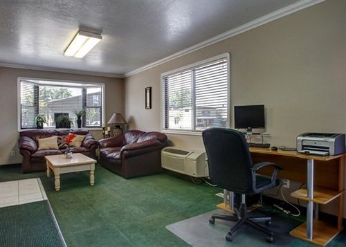 酒店 Econo Lodge Inn & Suites