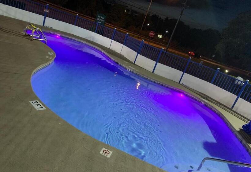 Hotelli Log Cabin Inn