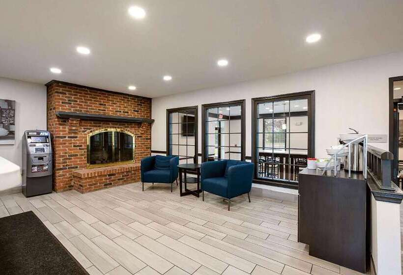 בית מלון כפרי Travelodge By Wyndham Canton Livonia Area, Mi