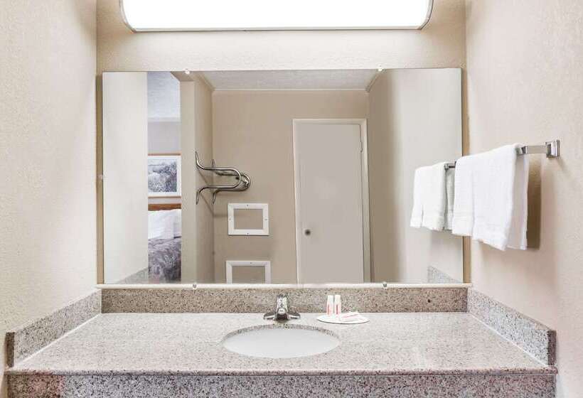 호텔 Travelodge By Wyndham Ridgeway Martinsville Area