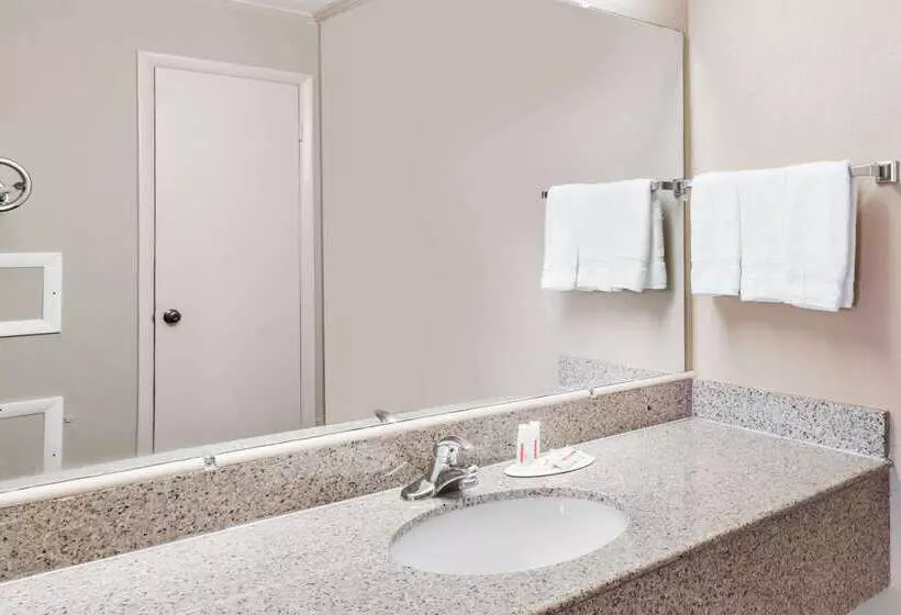 酒店 Travelodge By Wyndham Ridgeway Martinsville Area