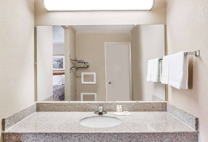 호텔 Travelodge By Wyndham Ridgeway Martinsville Area